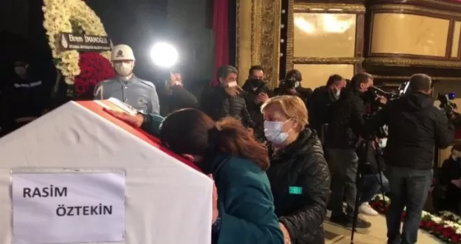 Usta oyuncu Rasim Öztekin için Ses Sineması’nda tören düzenlendi
