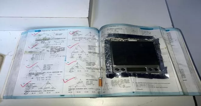 Uyuşturucu taciri, ALES sınava hazırlık kitabının içerisine hassas terazi gizledi
