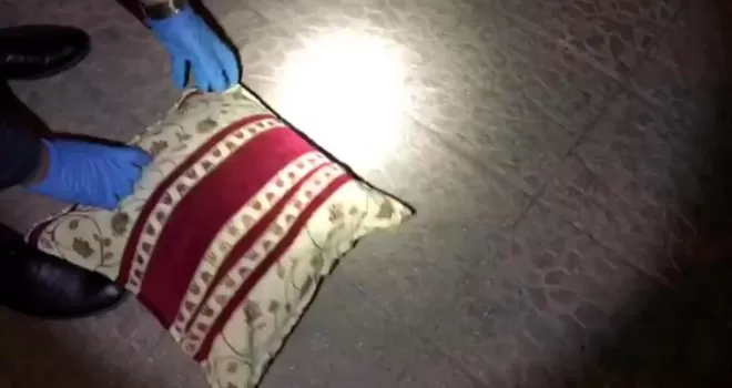 Uyuşturucuyu yastığın içerisine gizlemişler
