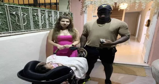 Uzun mesafeyi beğenmeyip bebekli anneyi taksiden indirdi
