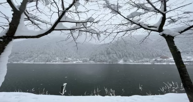 Uzungöl beyaza boyandı
