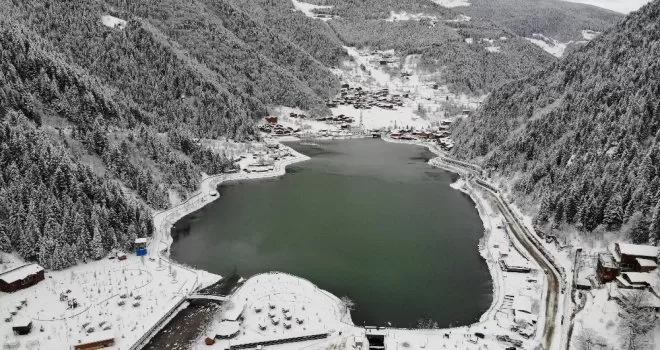 Uzungöl kısmen dondu
