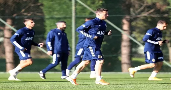 Valencia ve Sinan Gümüş takımla çalışmalara başladı
