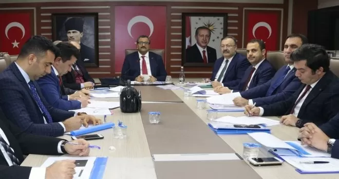 Vali Sarıfakıoğulları eğitim ve KÖYDES yatırımlarını konuştu
