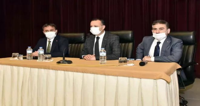 Vali Taşbilek muhtarlarla bir araya geldi
