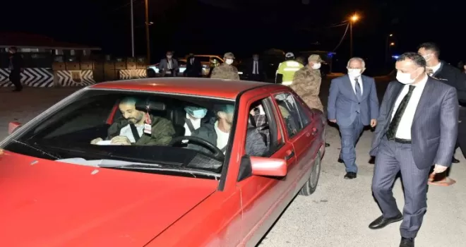 Vali Taşbilek’ten gece yarısı trafik denetimi
