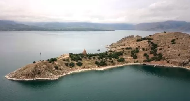 Van Gölü kirlilikten arındırılıyor
