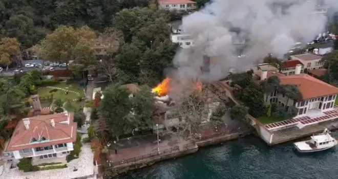 Vaniköy’de yanan tarihi cami havadan görüntülendi
