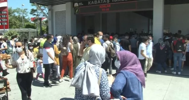 Vapur iskelelerinde Adalar yoğunluğu
