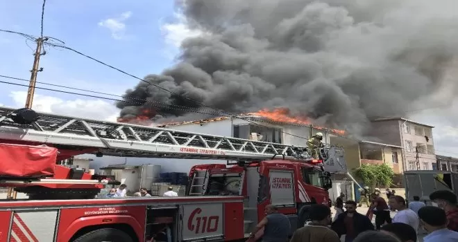 Vatandaşlar yanan evlerini gözyaşları içerisinde izledi
