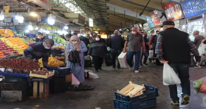 Vatandaşların kısıtlama öncesi alışveriş telaşı
