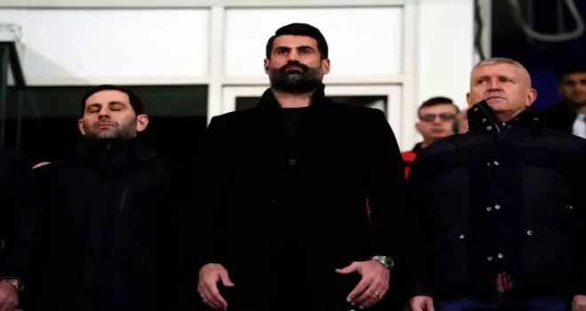 Volkan Demirel, Kasımpaşa-Antalyaspor maçını tribünden izledi

