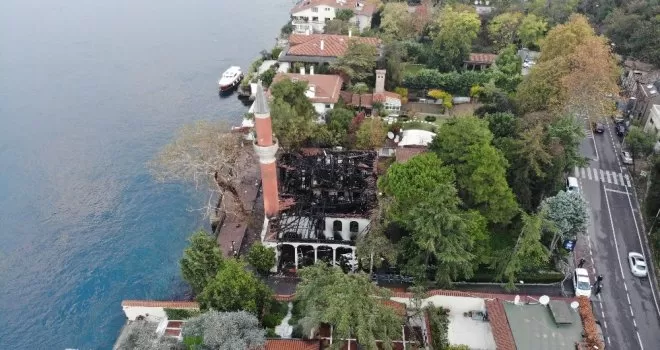 Yanan Vaniköy Camii’nin son hali havadan görüntülendi
