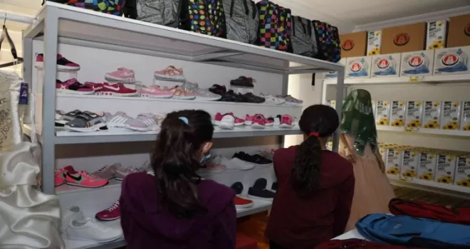Yarım Elma Hayır Çarşısı’ndan bin 600 öğrenciye yardım
