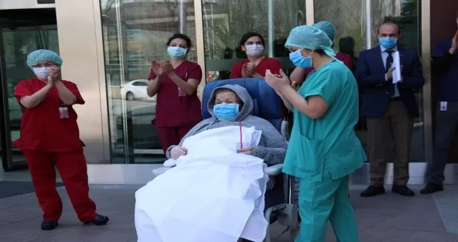 Yaşlı çift, Çin ilacıyla taburcu oldu
