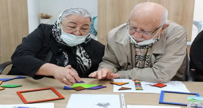 Yaşlılar Kulübü üyeleri yaz boyunca sosyalleşiyor
