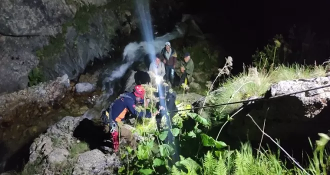 Yaylada mahsur kalan 4 kişi kurtarıldı
