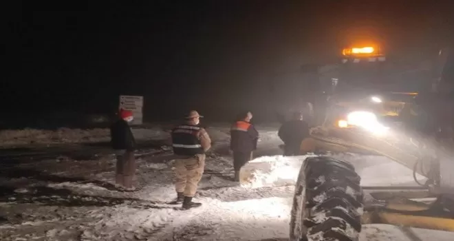 Yaylada mahsur kalan vatandaşlar ve hayvanlar kurtarıldı
