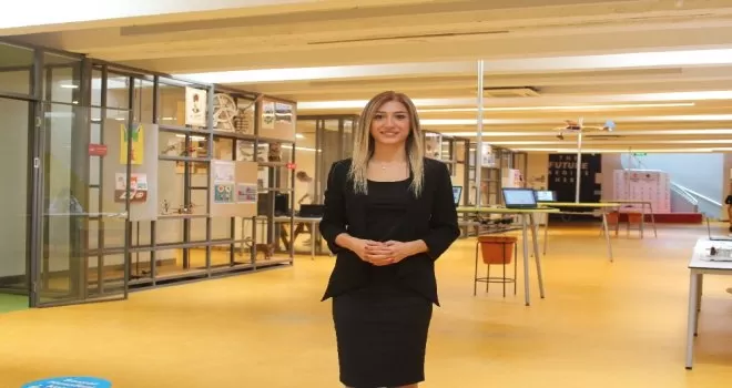 Yeni nesil öğrencilere hibrit öğretmenler yetişiyor

