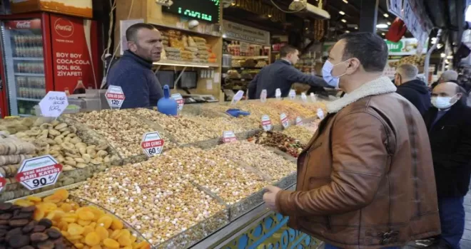 Yeni yılı evlerinde karşılayacakların kuruyemiş alışverişi başladı

