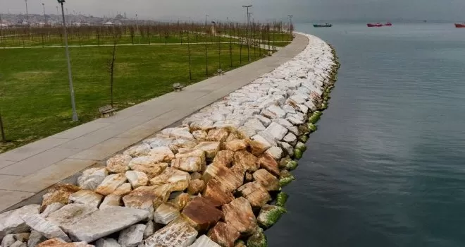 Yenikapı sahili ıssız kaldı
