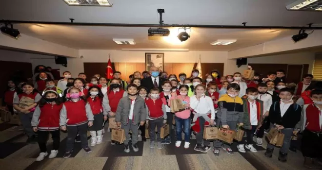 Yenimahalle Belediye Başkanı Yaşar minik ziyaretçilerini ağırladı
