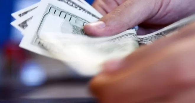 Yıl sonu enflasyon beklentisi geriledi, dolar tahmini yükseldi
