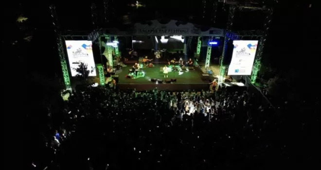 Yıldızlar altında “Kalamış Yaz Festivali” devam ediyor
