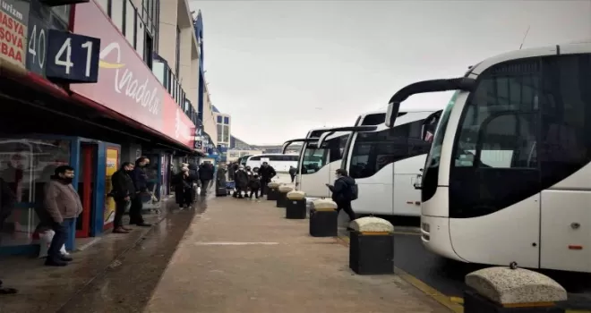 Yılın son gününde otogarda yoğunluk
