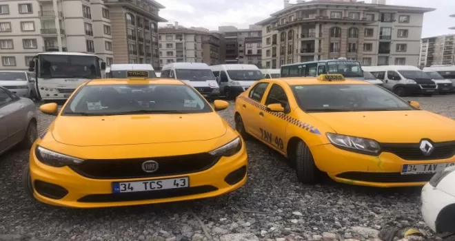 Yol verme kavgasında taksiciyi “Muşta” ile dövdü
