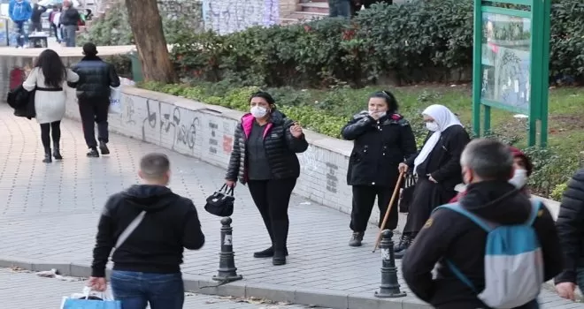 “Yolda kaldık” diyerek duygu sömüren dilenciler, taksi çağırarak kaçtı
