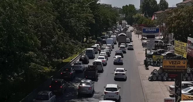 Yollarda bayram trafiği başladı
