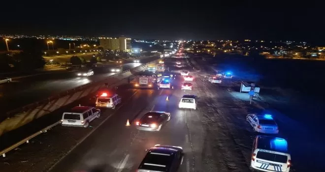 Yolun karşısına geçmek isteyen vatandaşa üç otomobil birden çarptı: 1 ölü
