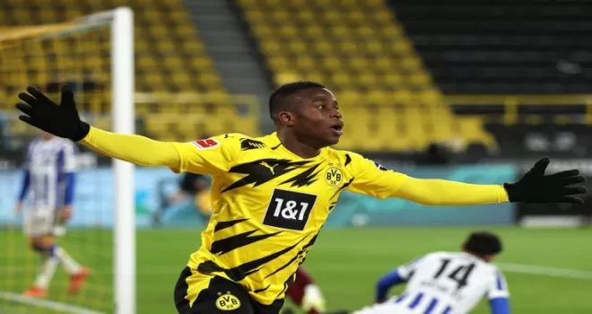 Youssoufa Moukoko sezonu kapattı
