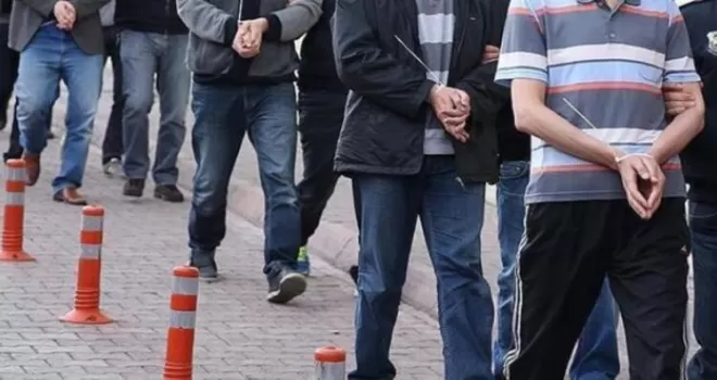 Sınav sorularını dağıtan FETÖ üyeleri operasyonla yakalandı