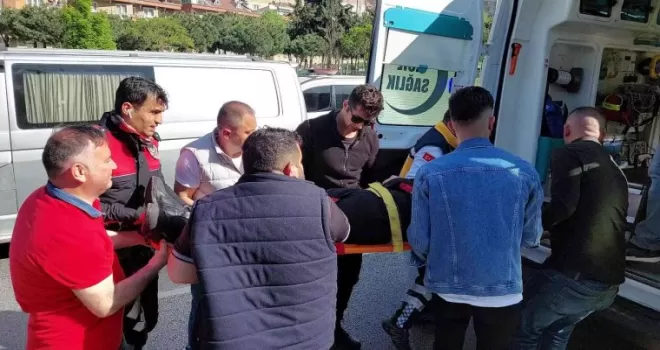 Yunus timi ile ticari araç çarpıştı: 2 polis yaralı
