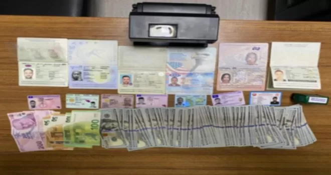 Yurt dışına sahte pasaport gönderen 3 kişi yakalandı
