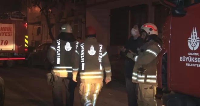 Zeytinburnu’nda bir binanın balkonu çöktü
