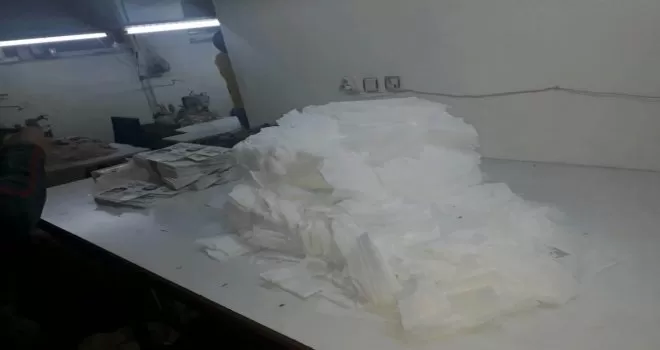 Zeytinburnu’nda kaçak maske imalathanesine baskın
