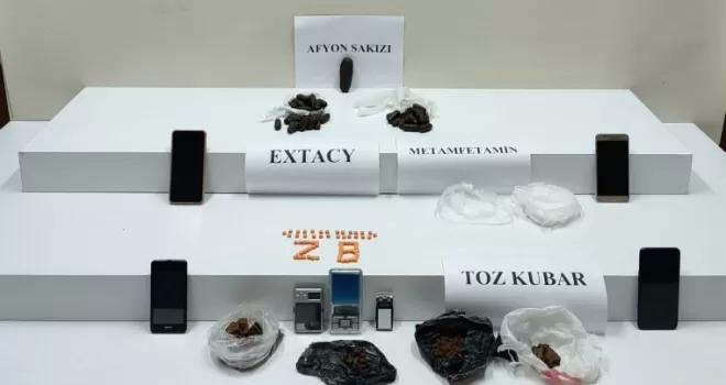 Zeytinburnu’nda zehir tacirleri yakalandı
