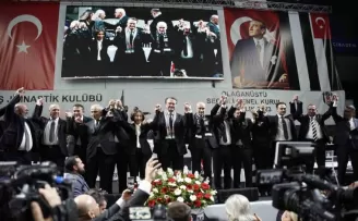 Beşiktaş’ın 35. başkanı Hasan Arat oldu
