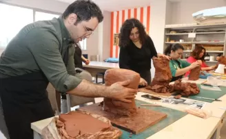 Küçükçekmece Belediyesi Güzel Sanatlar Akademisi’nde 30 farklı branşta sanat eğitimleri başladı
