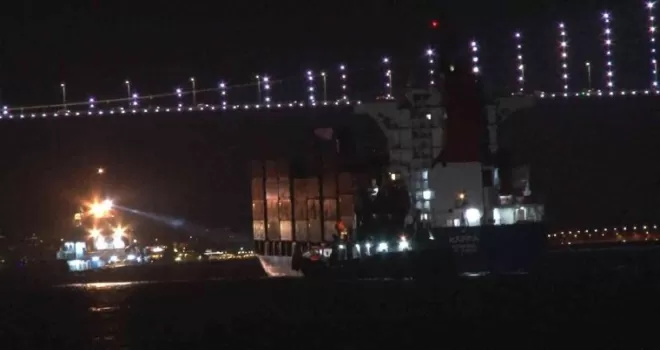 Arıza yapan gemi çekildi, İstanbul Boğazı gemi trafiğine açıldı
