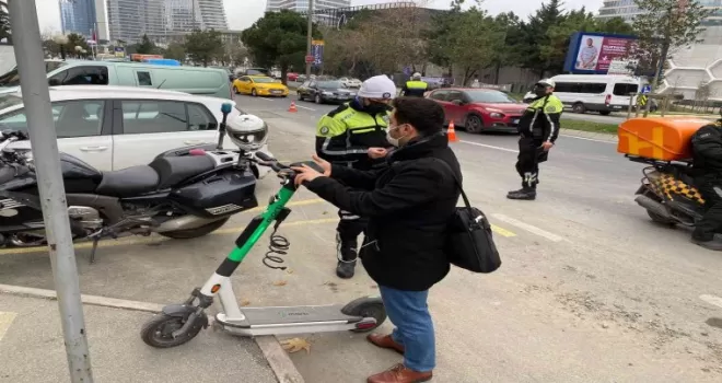 Ataşehir’de elektrikli scooter ile ters yönde ilerleyen kişiye ceza
