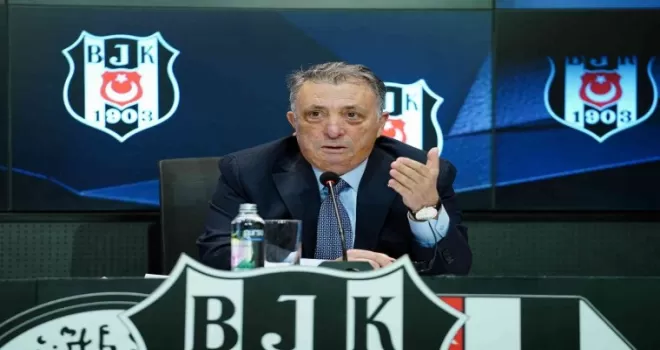 Beşiktaş Başkanı Ahmet Nur Çebi, mayıs ayında yapılacak başkanlık seçiminde aday olacağını açıkladı.
