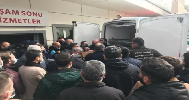 Hayatını yitiren futbolcu Ahmet Çalık’ın cenazesi gözyaşları içinde adli tıpa gönderildi
