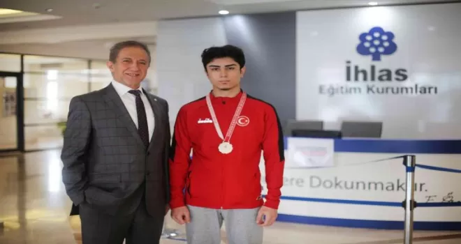 İhlas Koleji öğrencisi karatede İstanbul ikincisi oldu
