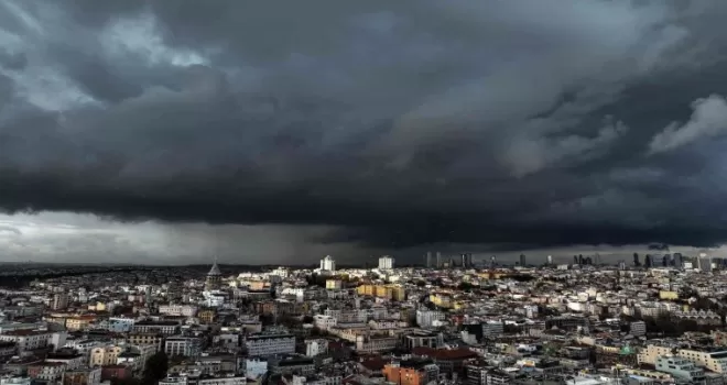 İstanbul’un üzerini yağmur bulutları kapladı
