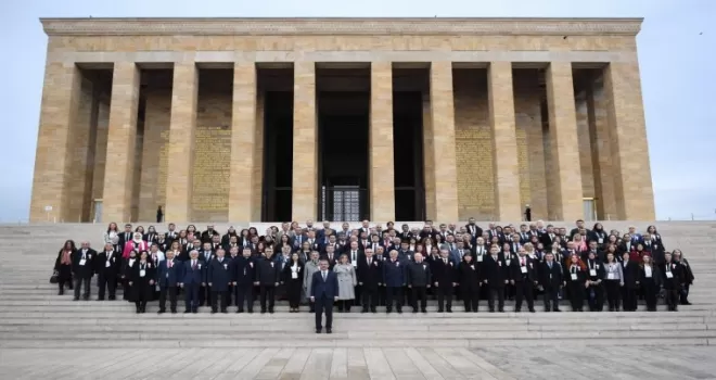 Milli Eğitim Bakanı Özer, öğretmenlerle Anıtkabir’i ziyaret etti
